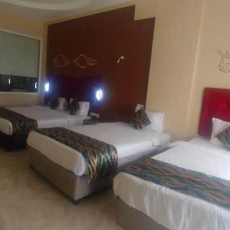 Ocean Queen Hotel Wadduwa Dış mekan fotoğraf